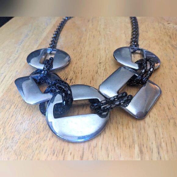 $5 Item! Chunky Silver and Gunmetal Costume Chain Necklace - Picture 4 of 12
